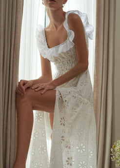 Fiorella Besticktes Maxikleid – Baumwollkleid mit Lochstickerei, Offenem Rücken und Rüschenträgern