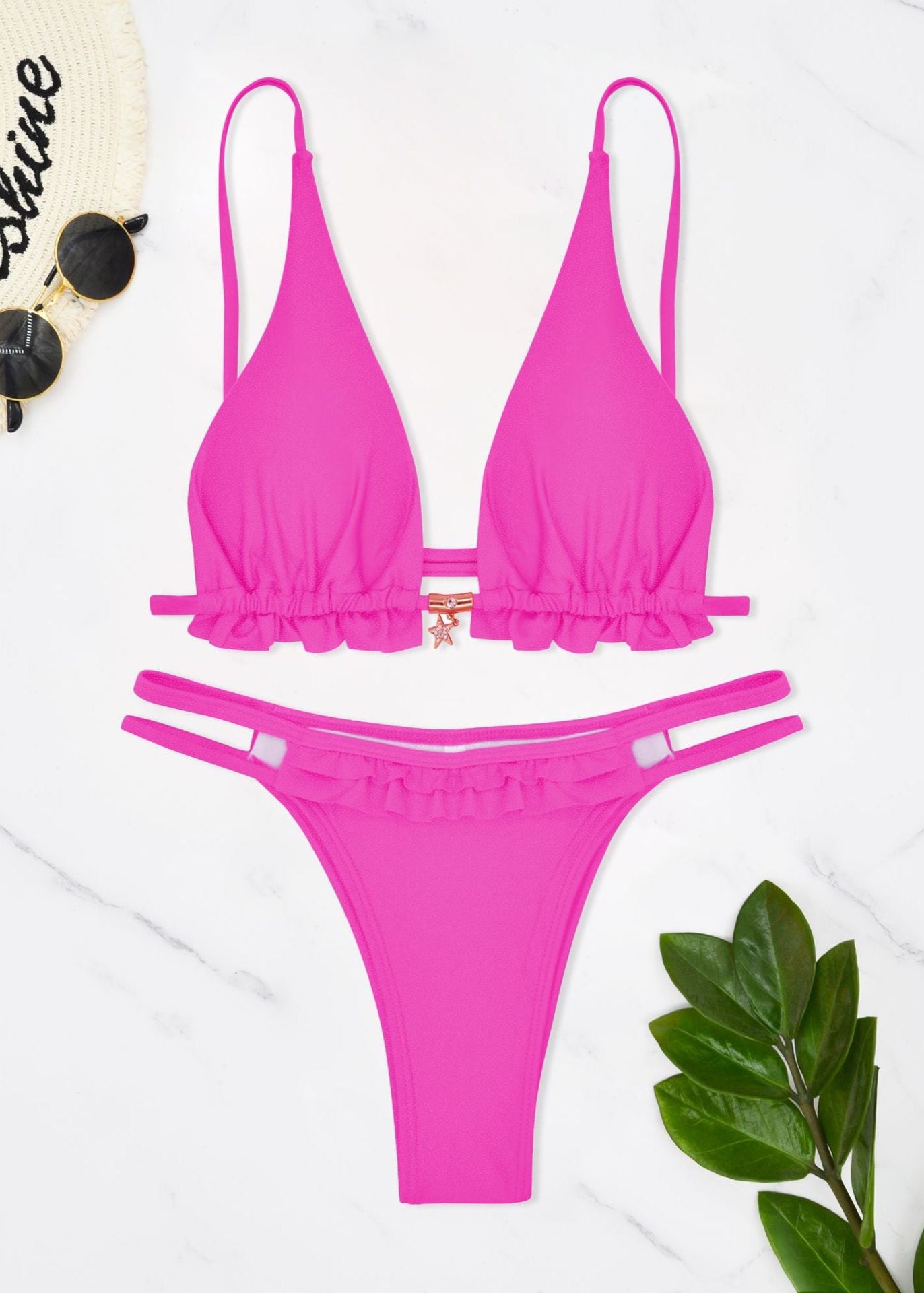 Rosé Glow - Maillot de bain une pièce avec bordure à volants et breloque dorée