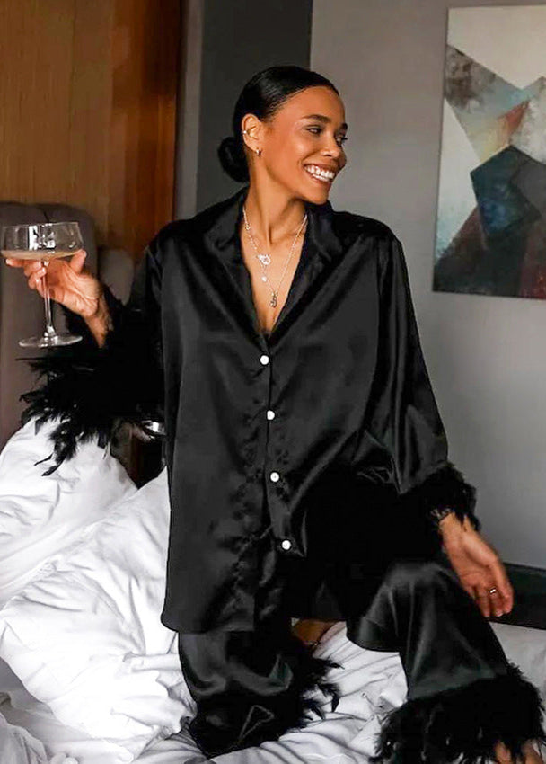 Ensemble Luxe Satin à Bordure de Plumes