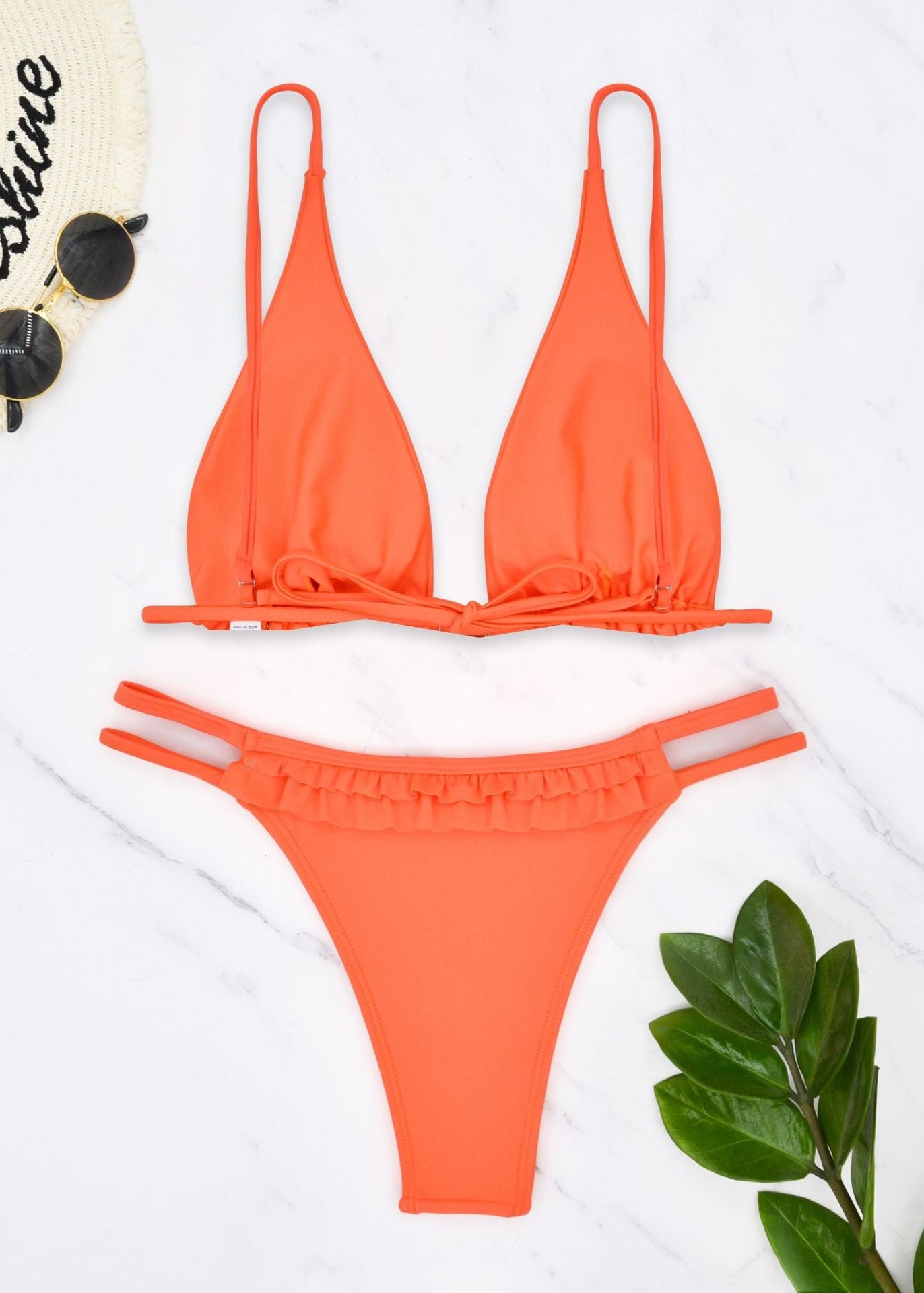 Rosé Glow - Maillot de bain une pièce avec bordure à volants et breloque dorée