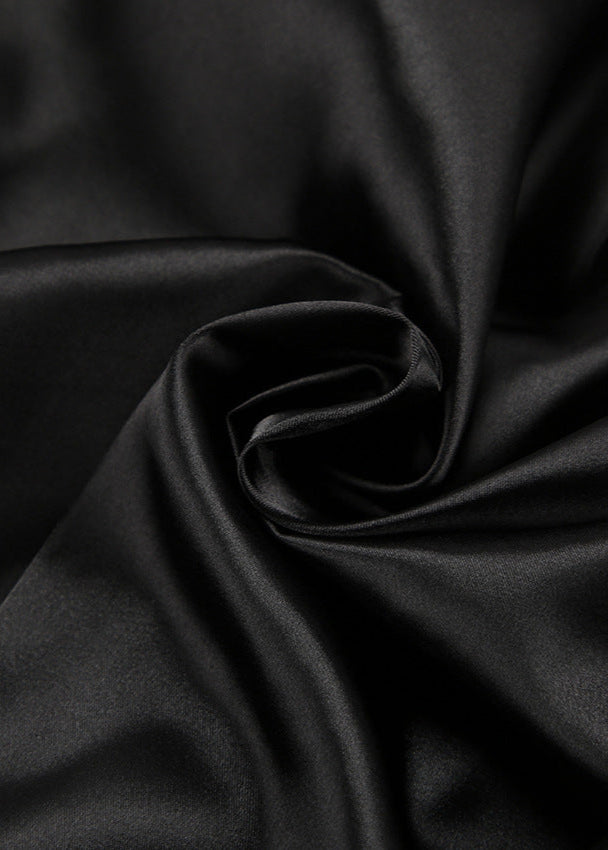 Ensemble Luxe Satin à Bordure de Plumes