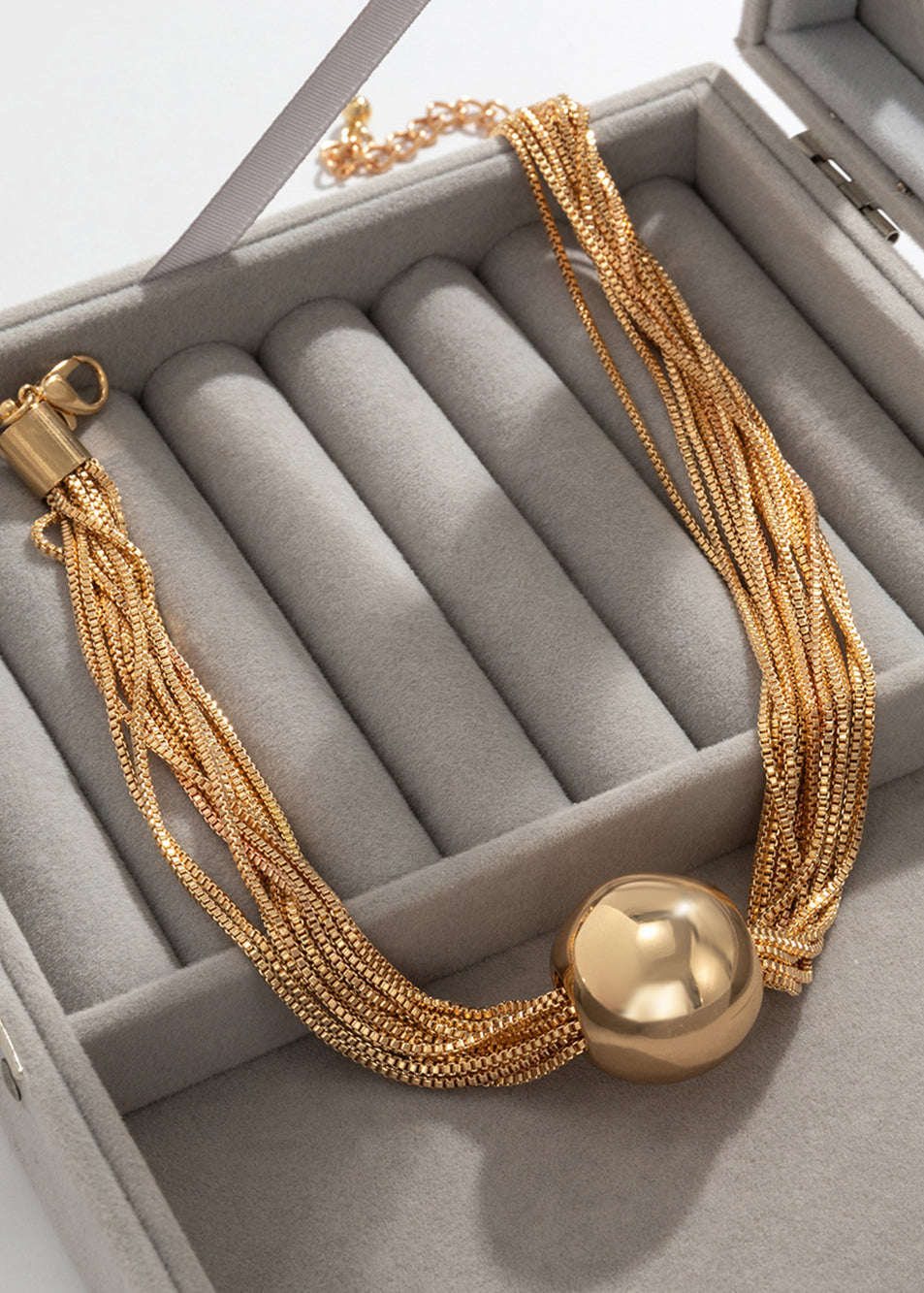 Punkstijl meerlaagse ketting met kogelketting