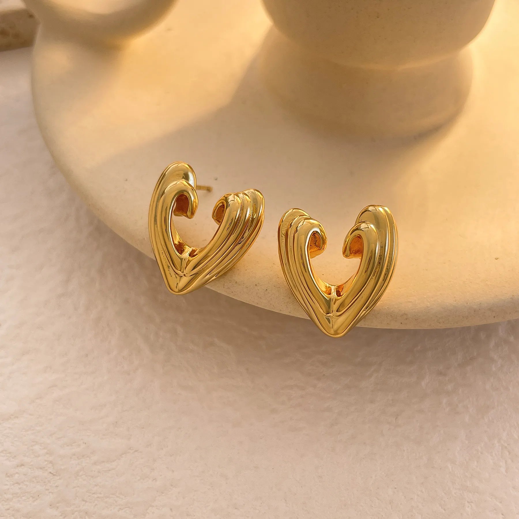 Boucles d'oreilles en forme de cœur sculpté