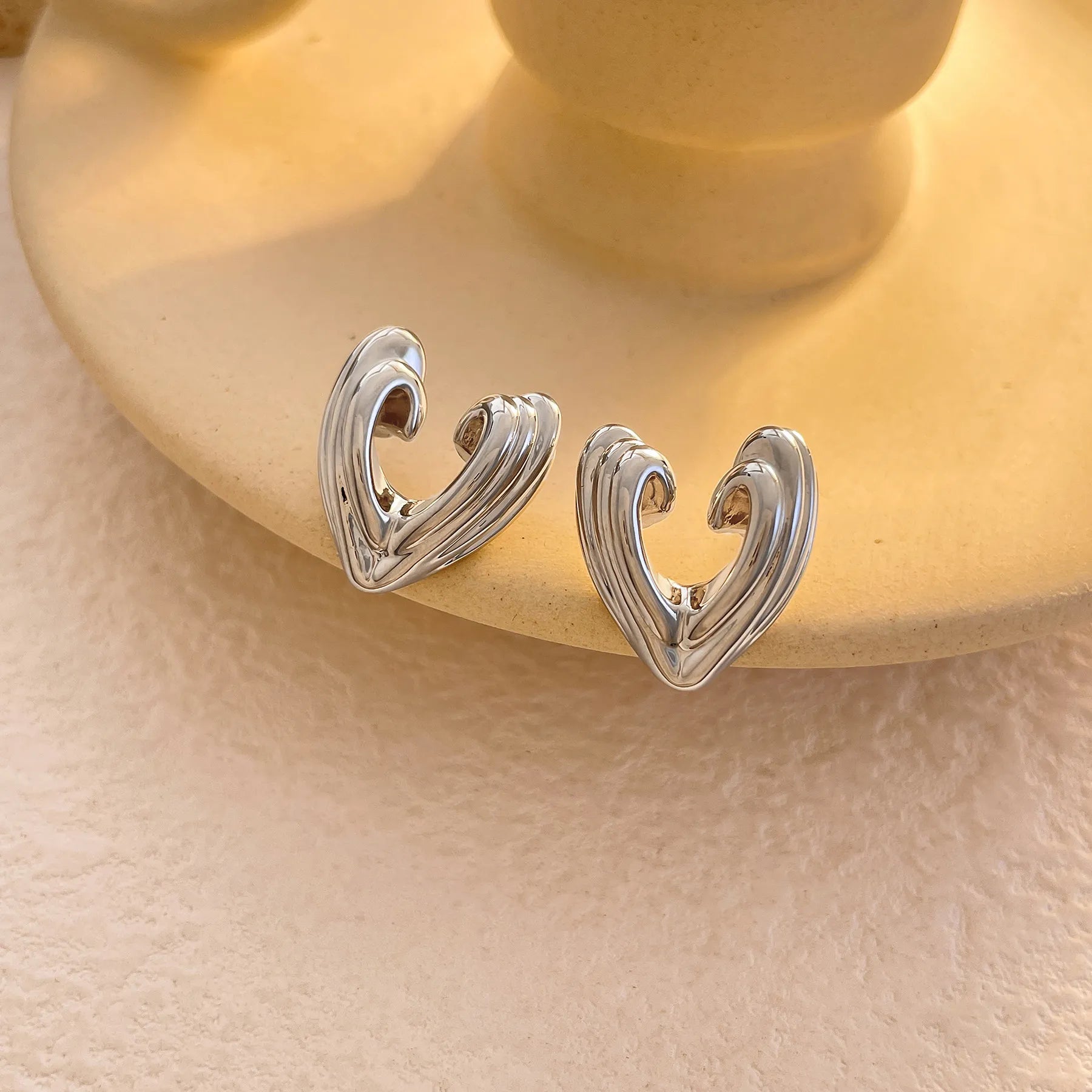 Boucles d'oreilles en forme de cœur sculpté
