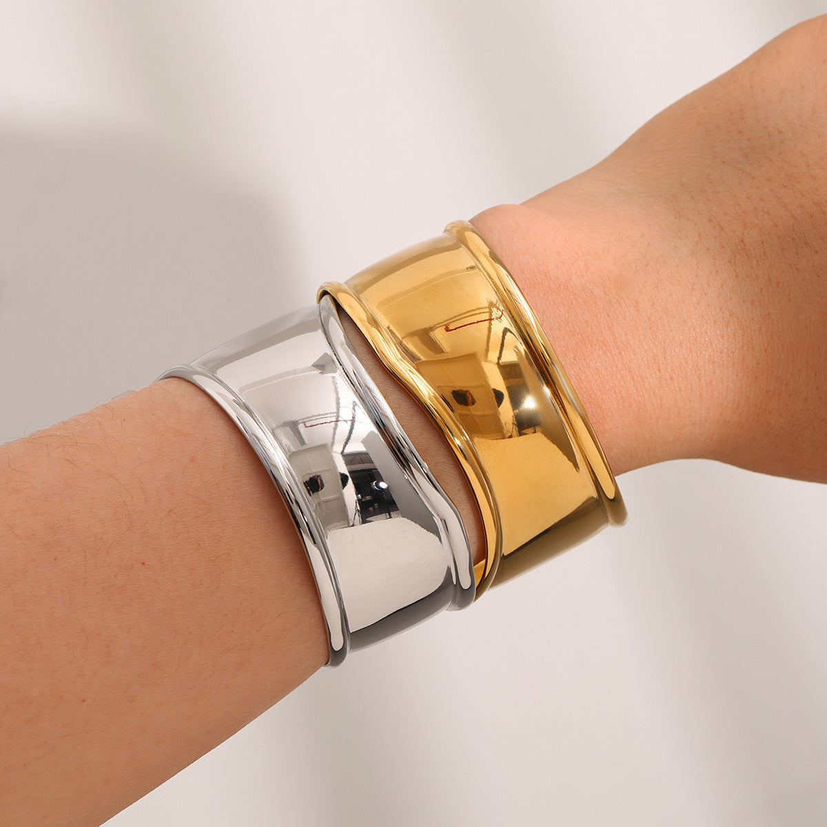 Gesculptureerde Charme Open Cuff Armband