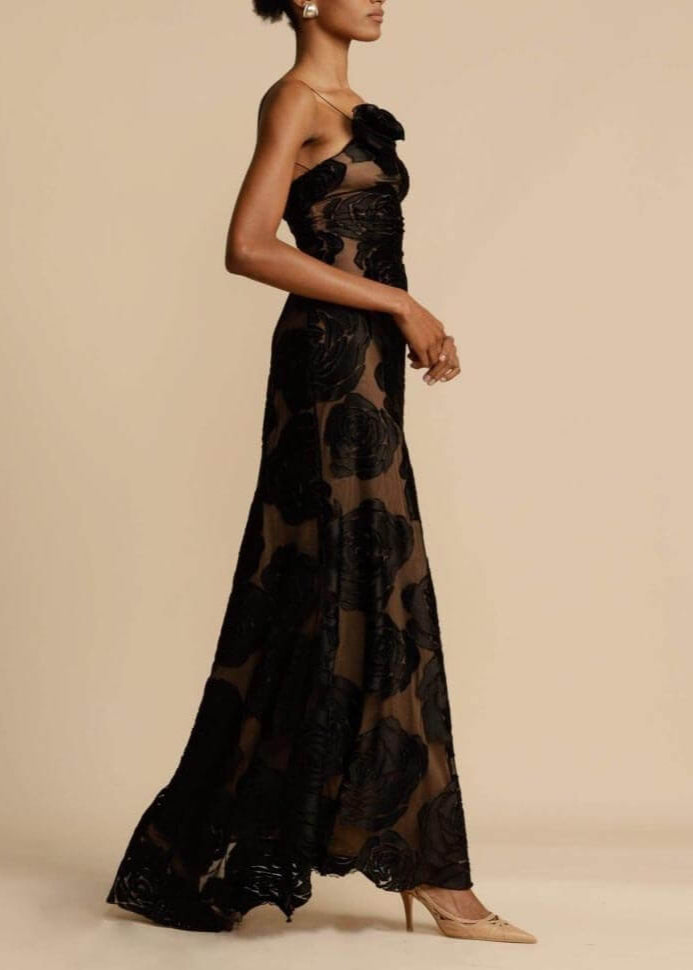 Dreidimensionales Maxikleid mit gebrannten Blumen und Rosenblüten