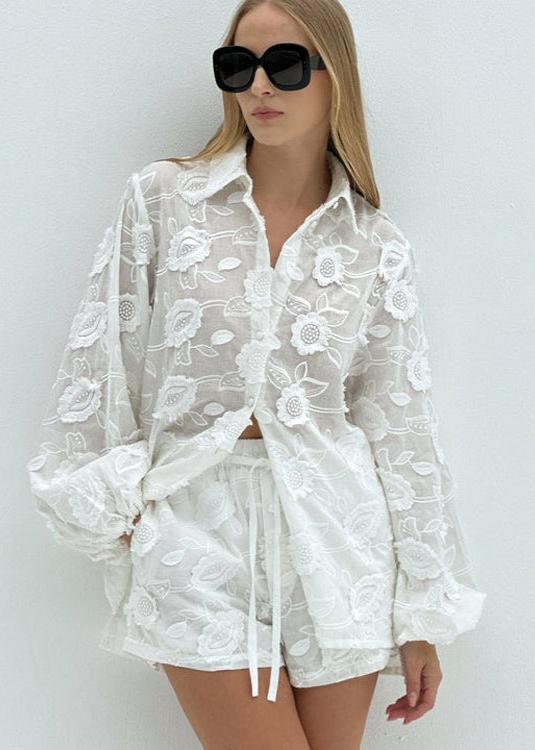 Floral Breeze - Doorzichtig Geborduurd Shirt & Hoge Taille Shorts Set