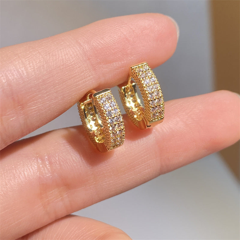 Boucles d'oreilles créoles en zircon pavé radieux