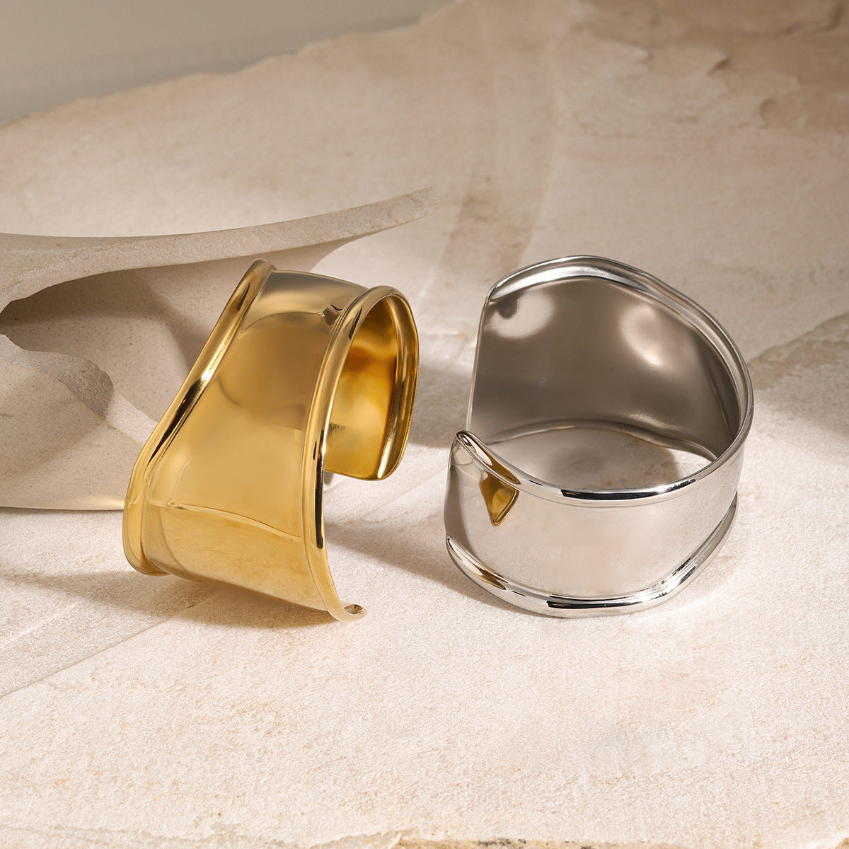 Gesculptureerde Charme Open Cuff Armband
