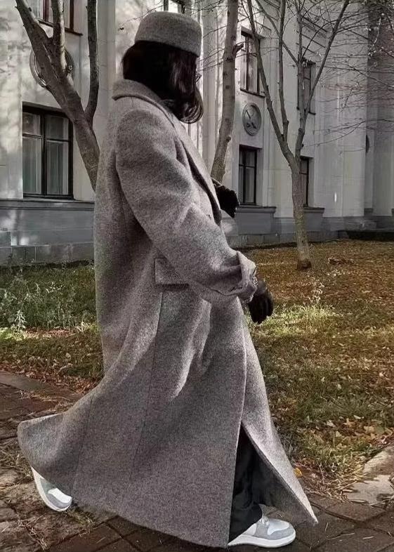 Manteau long en laine boutonné intemporel
