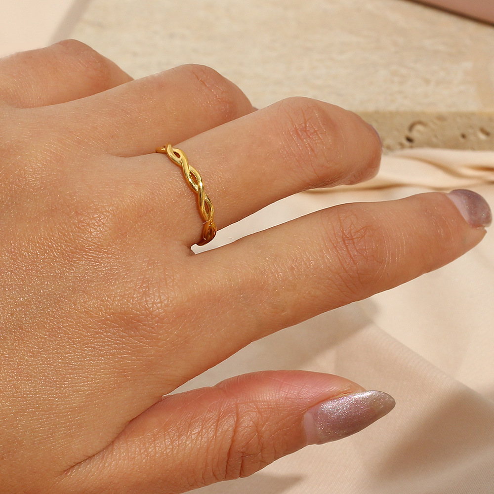 Aria Twist-ring