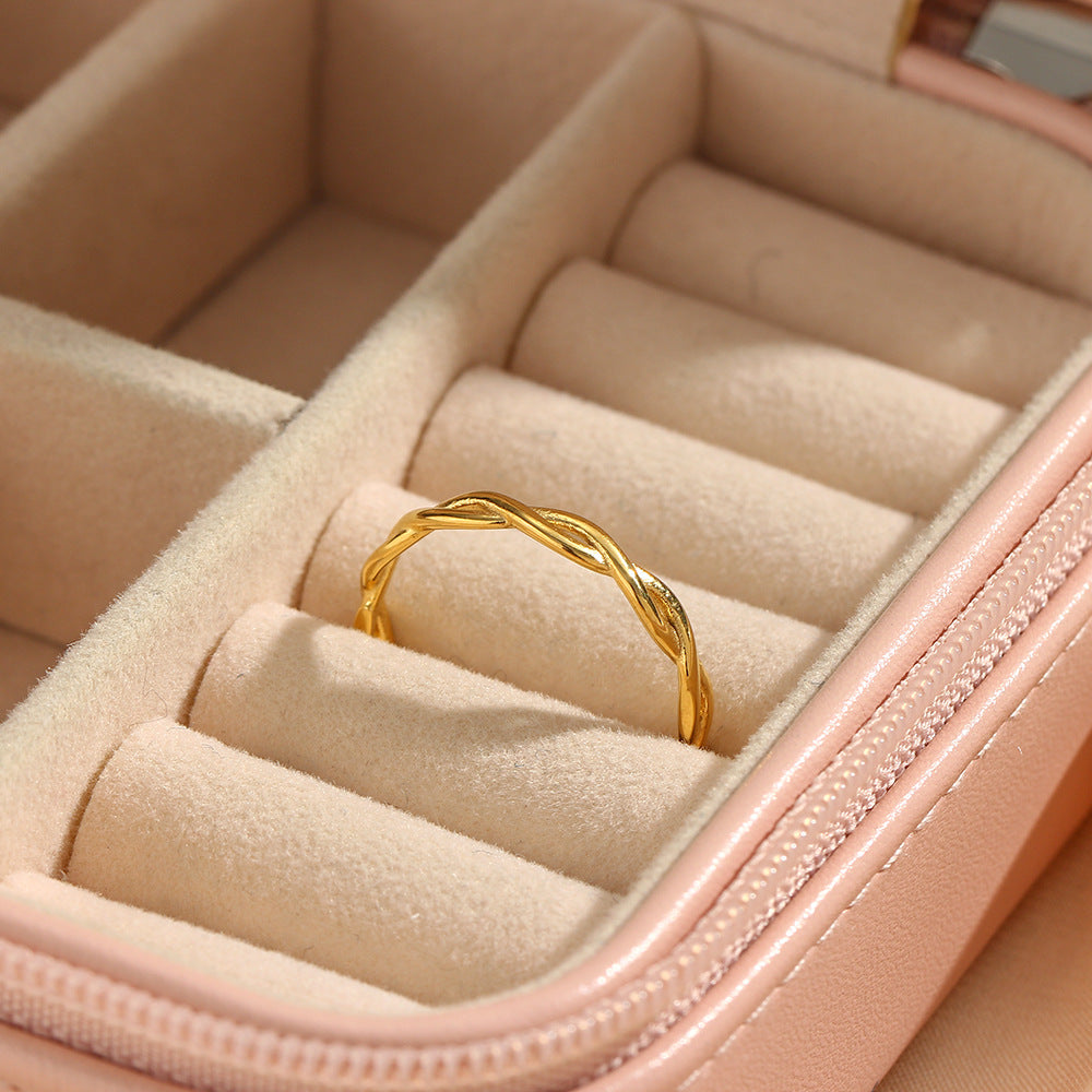 Aria Twist-ring