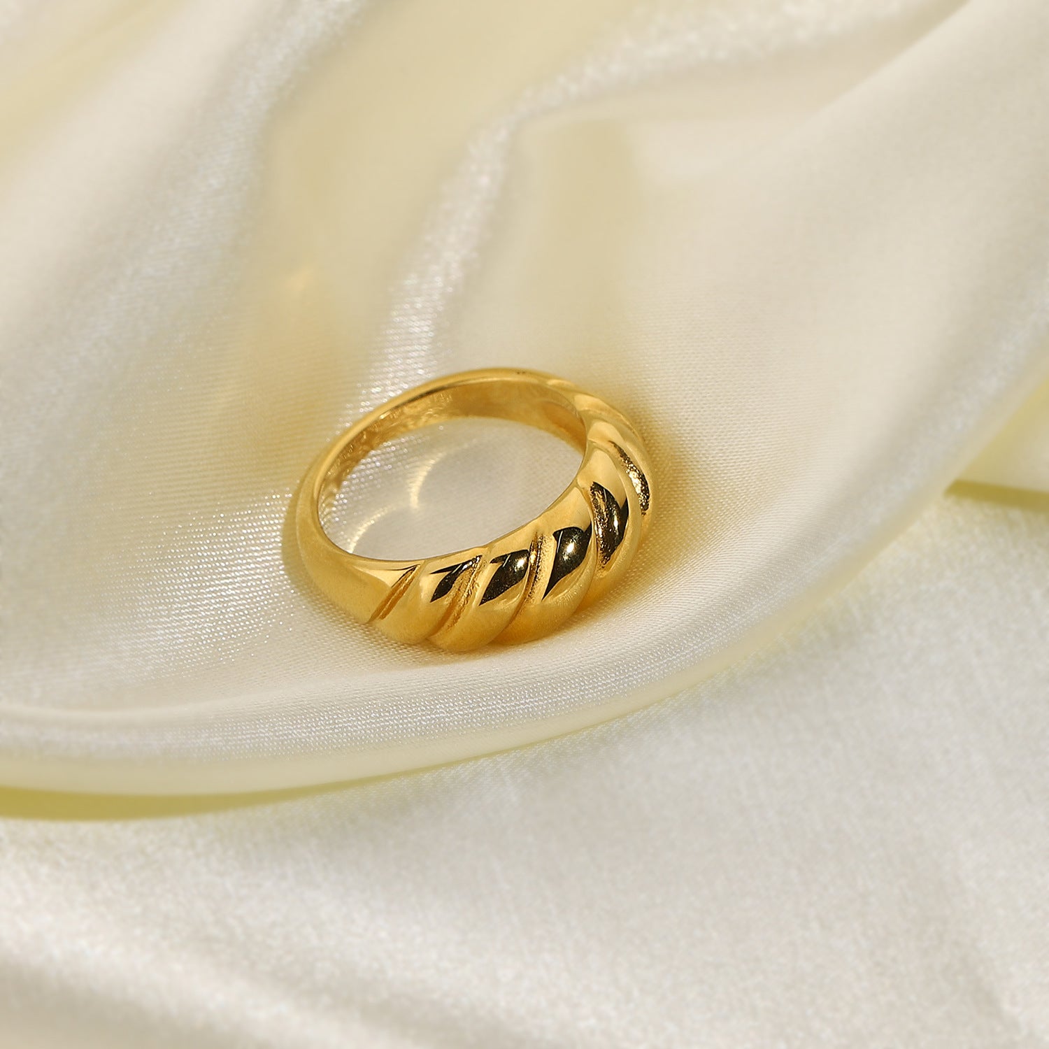 Aurelia Gouden Croissant Ring