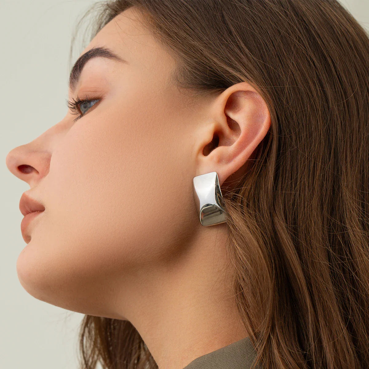 Boucle d'oreilles Sculptées en Or - Vague Audacieuse