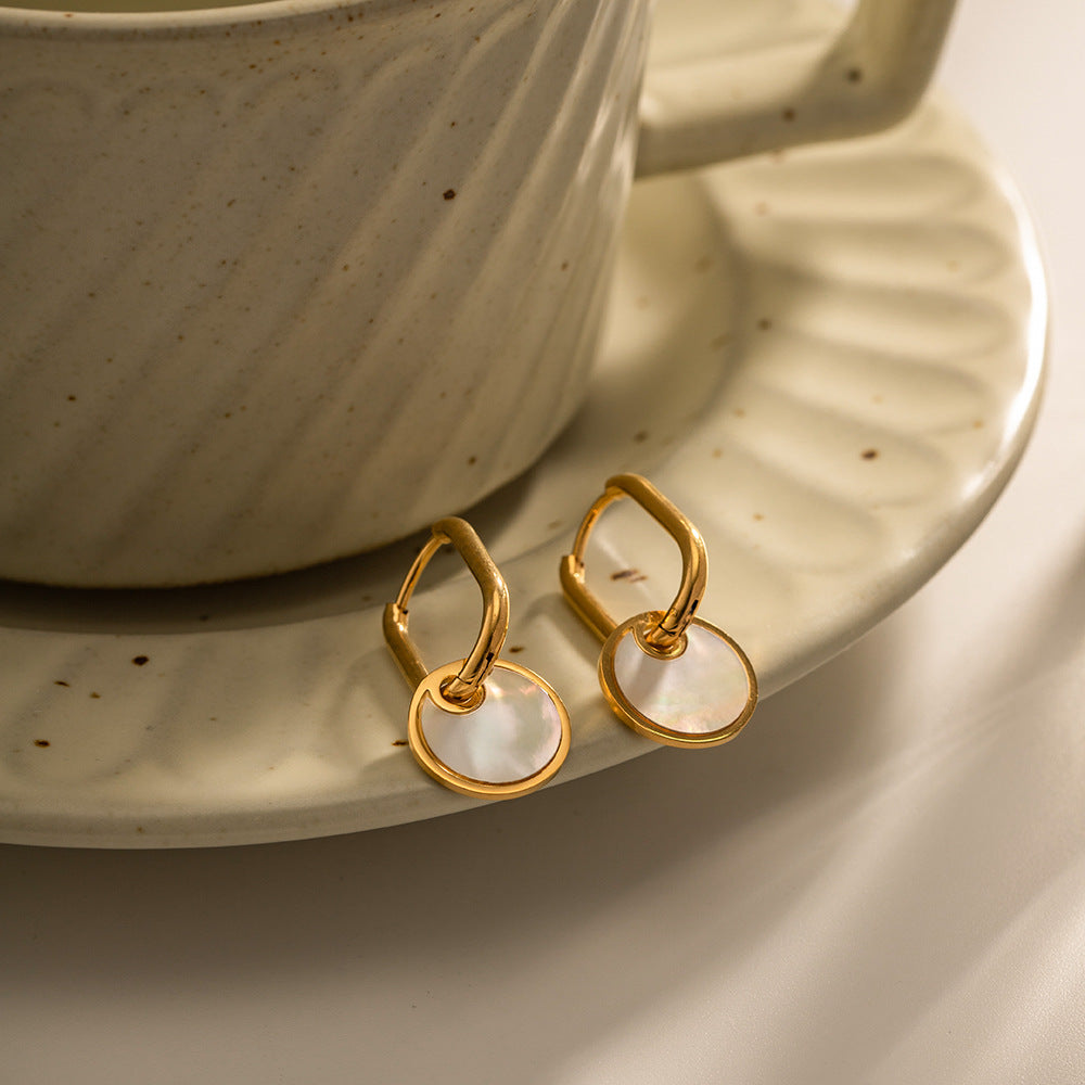 Celeste Shell Dangle Oorbellen