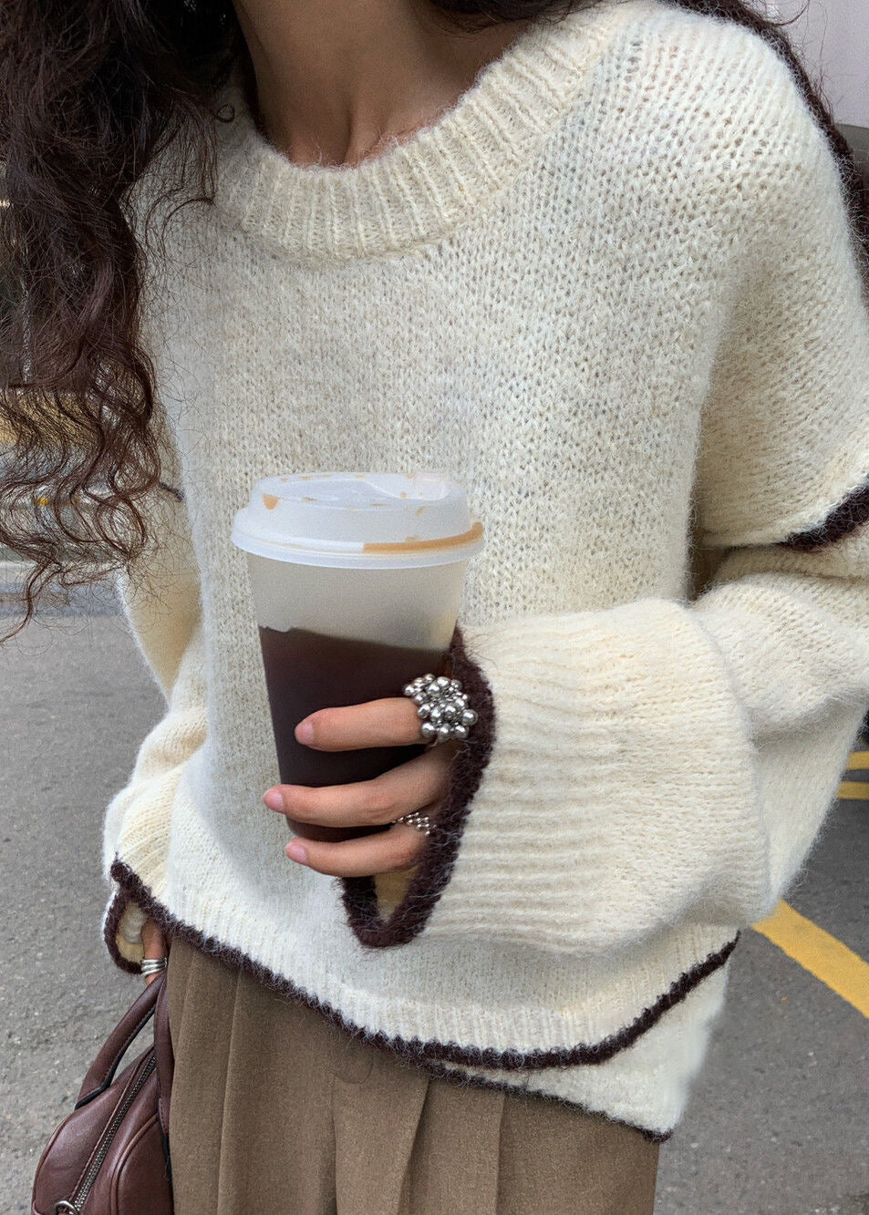 Maglione grigio sfocato con rifiniture a contrasto – Pullover girocollo largo da donna