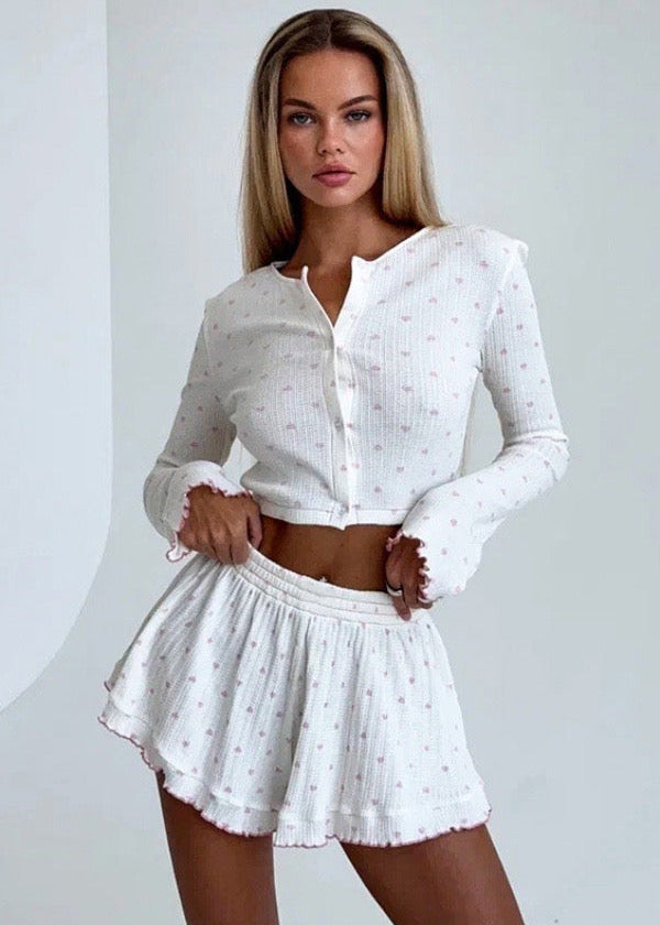 Conjunto de dos piezas de punto Sweetheart – Top de manga larga y shorts acampanados