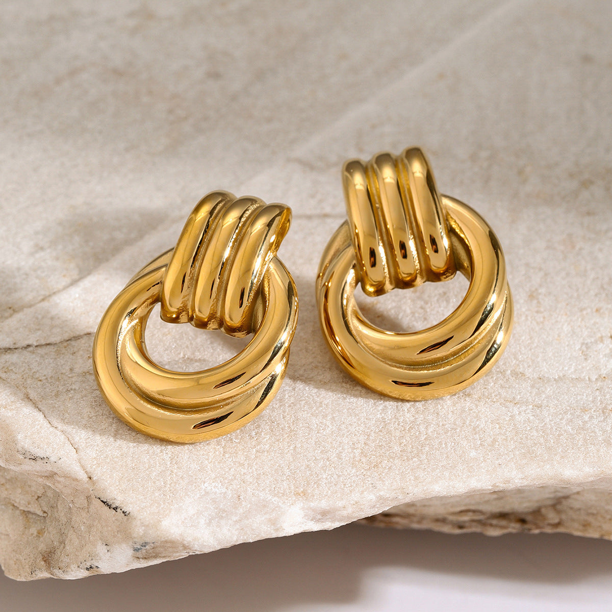 Boucles d'oreilles en anneau interconnecté Luna