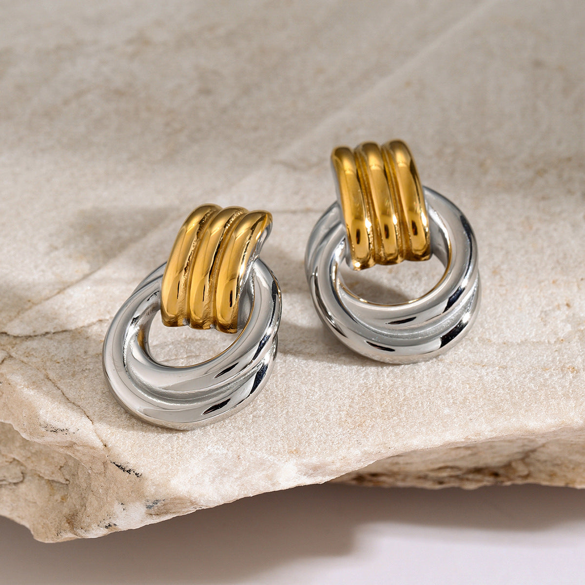 Boucles d'oreilles en anneau interconnecté Luna