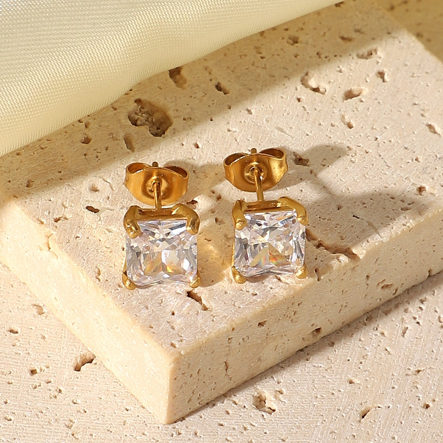 Luna Solitaire Stud Oorbellen