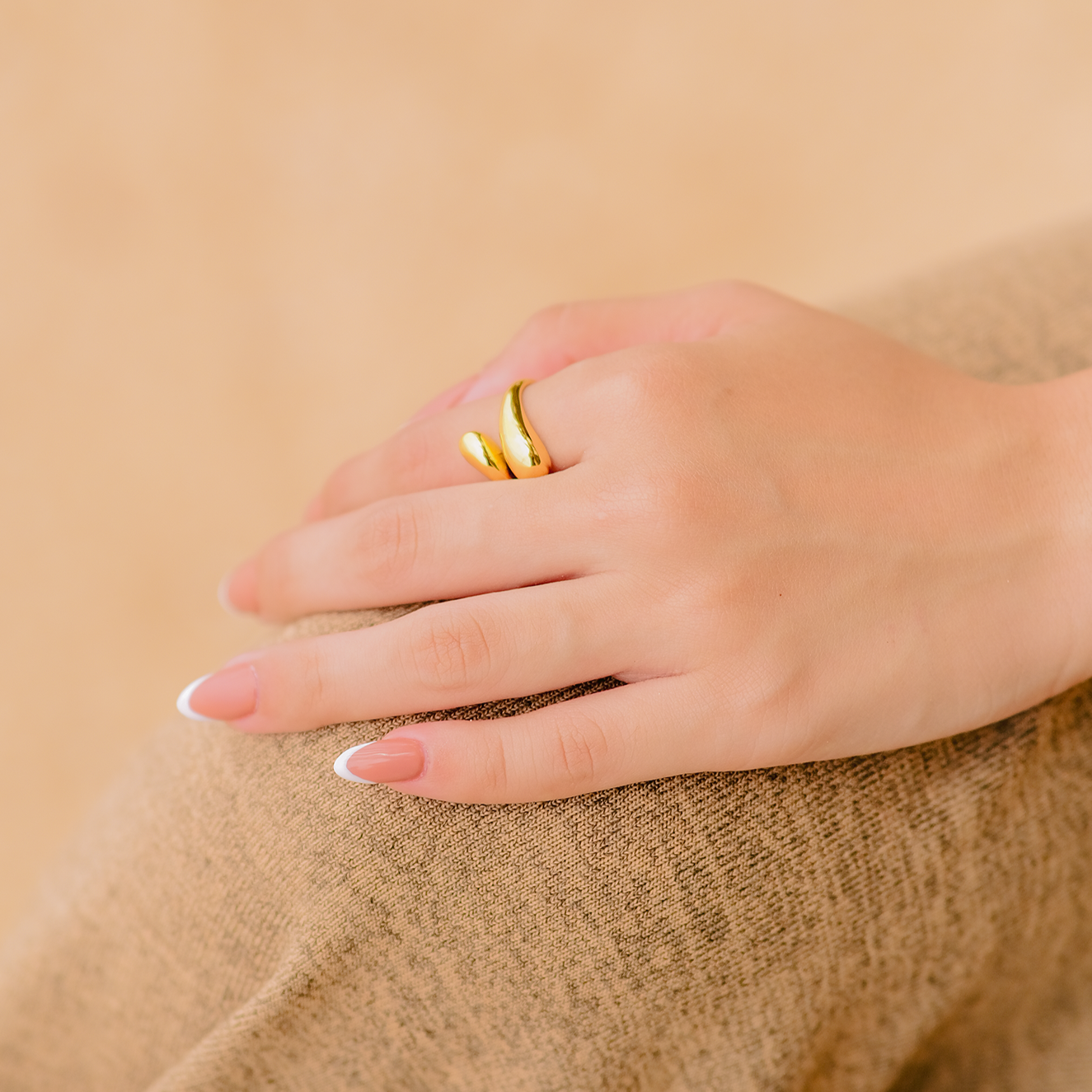 Mila - Moderner Organischer Goldring