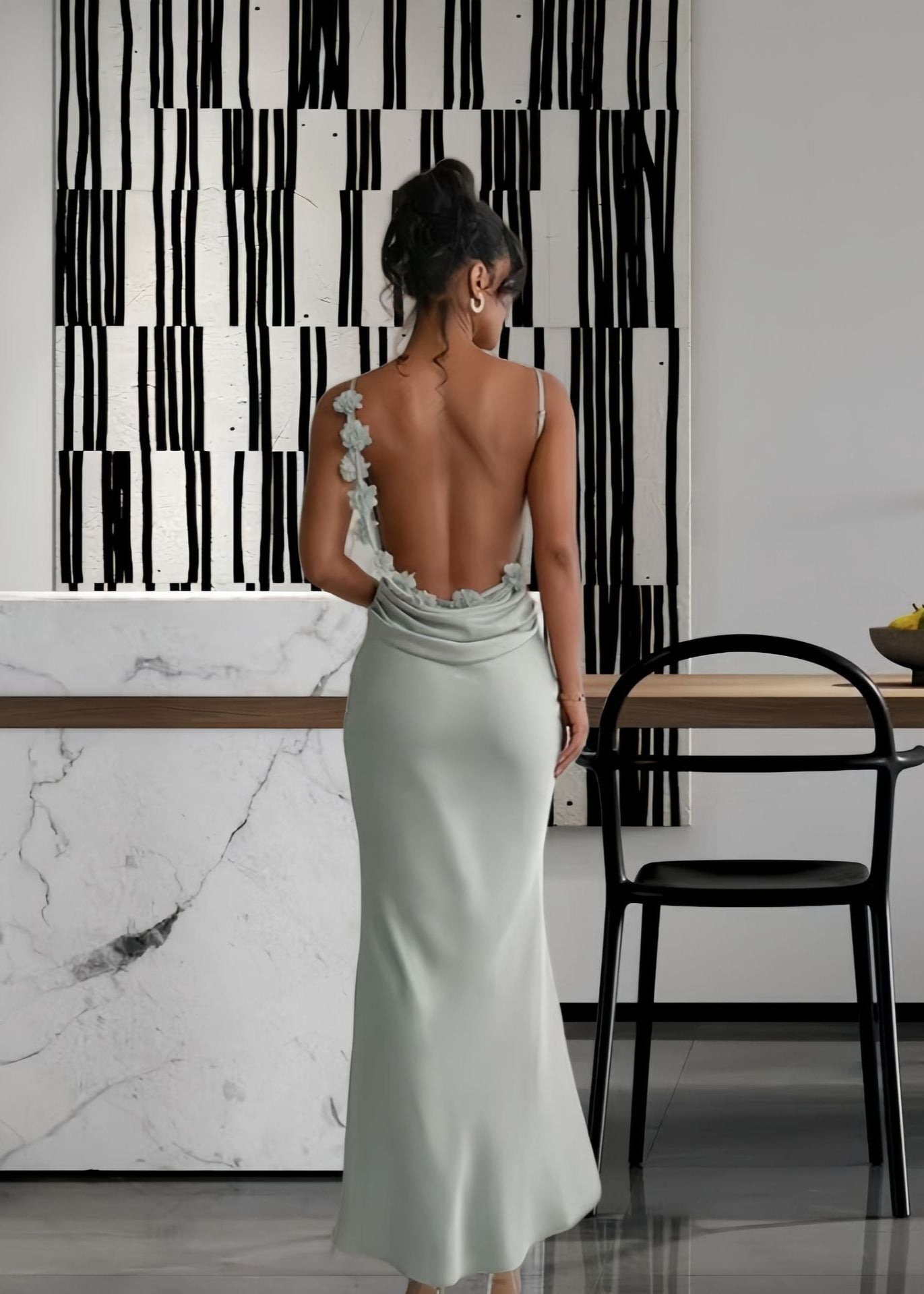 Seraphina - Vestido de noche de satén con cuello drapeado