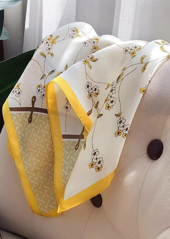 Golden Petal - Pañuelo cuadrado de satén con borde floral amarillo