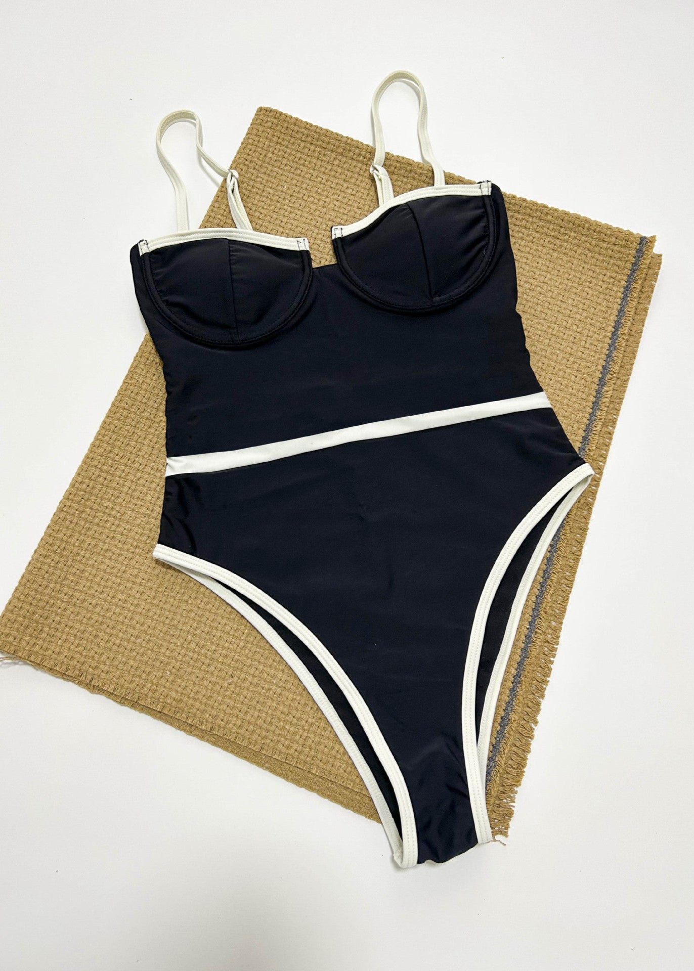 Clara - Contrast Trim Eénstuk Zwemoutfit