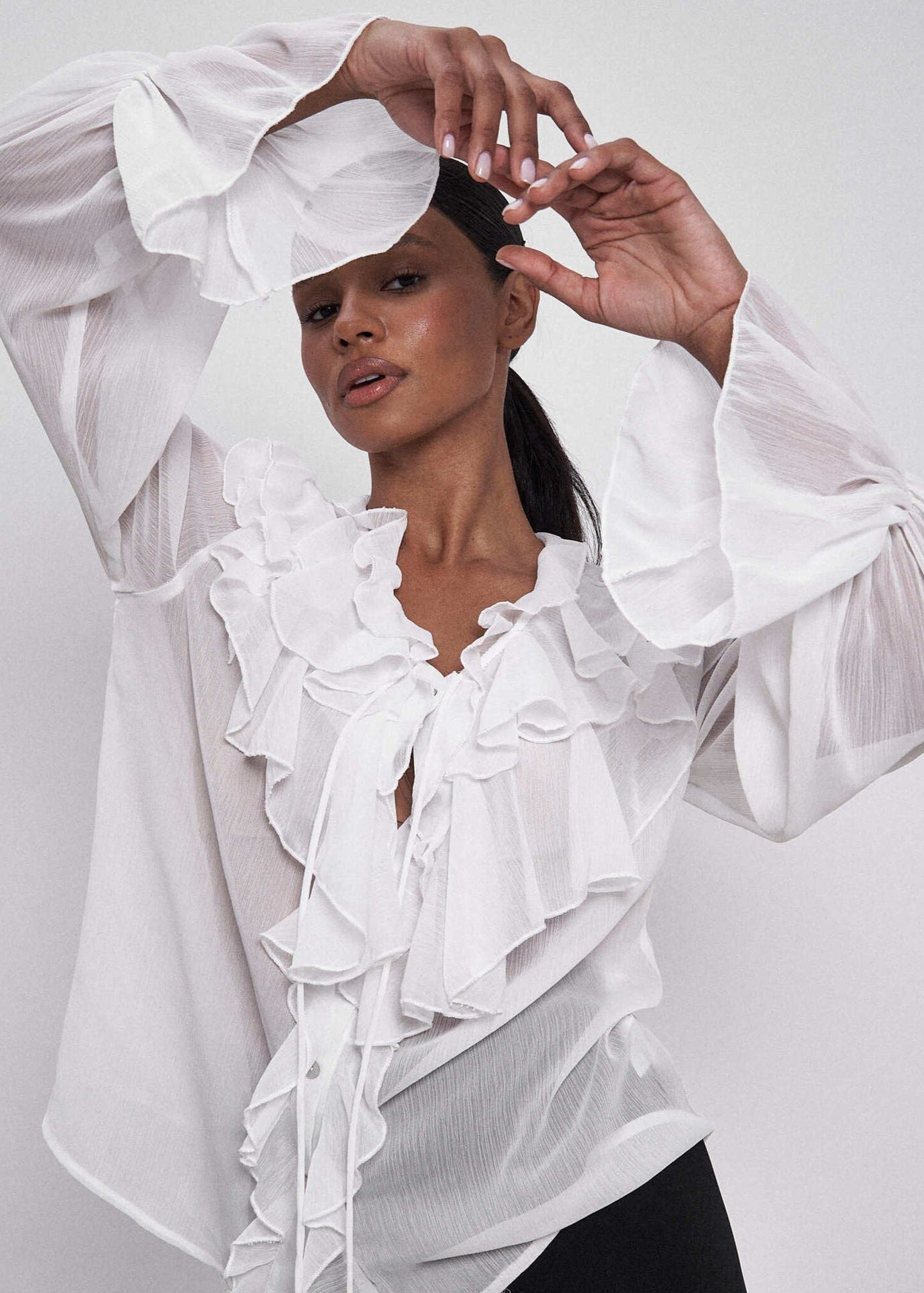 Blusa de gasa transparente con volantes