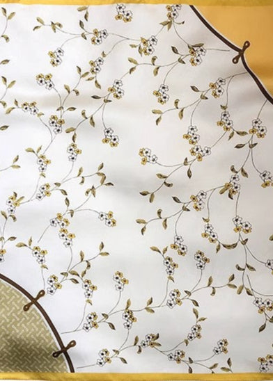Golden Petal - Pañuelo cuadrado de satén con borde floral amarillo