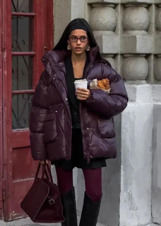 Chaqueta acolchada oversize con brillo ciruela