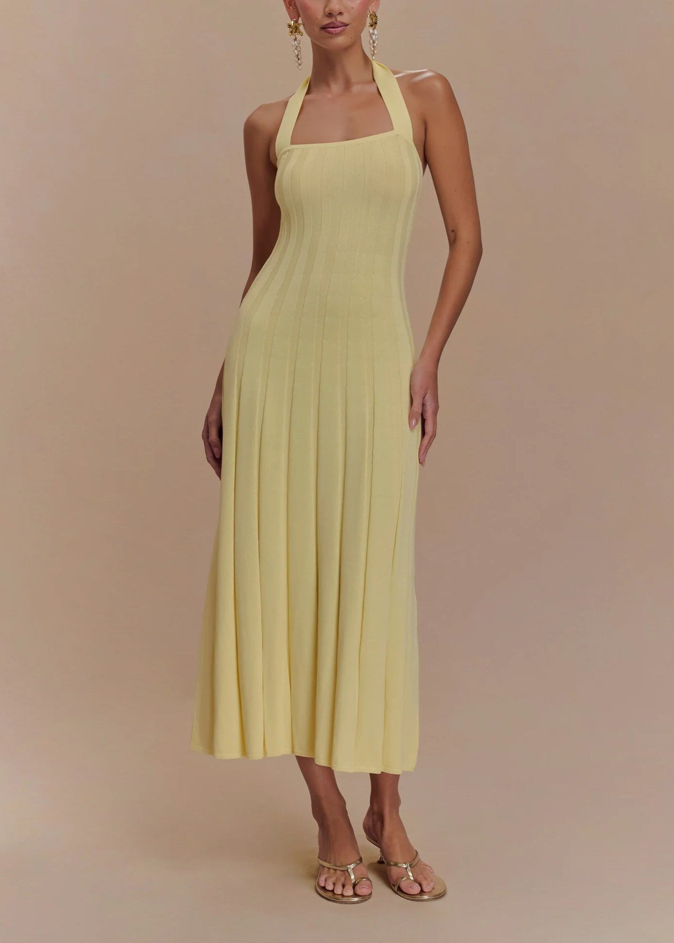 Liora – Robe midi en maille à nouer dans le dos