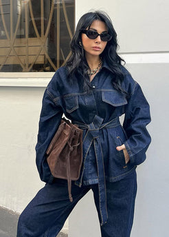 Conjunto de mezclilla índigo estructurada – chaqueta oversized con cinturón y pantalones de pierna recta