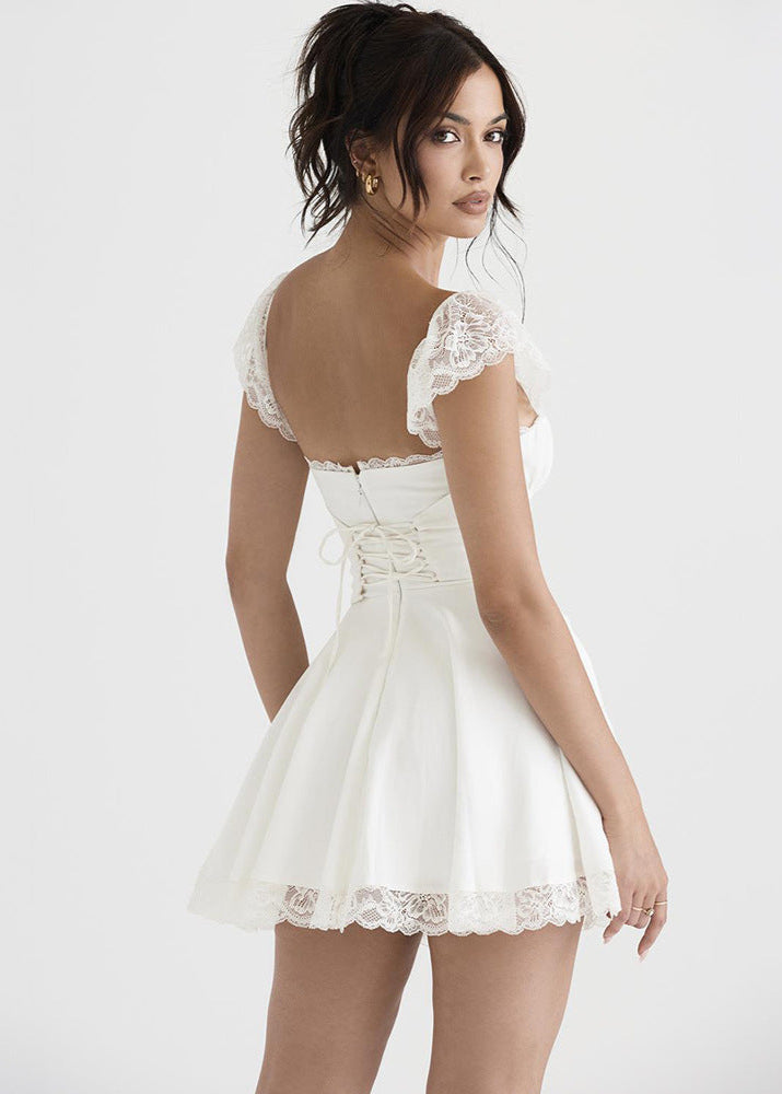 Robe Éloïse – Mini en dentelle blanche avec dos corset