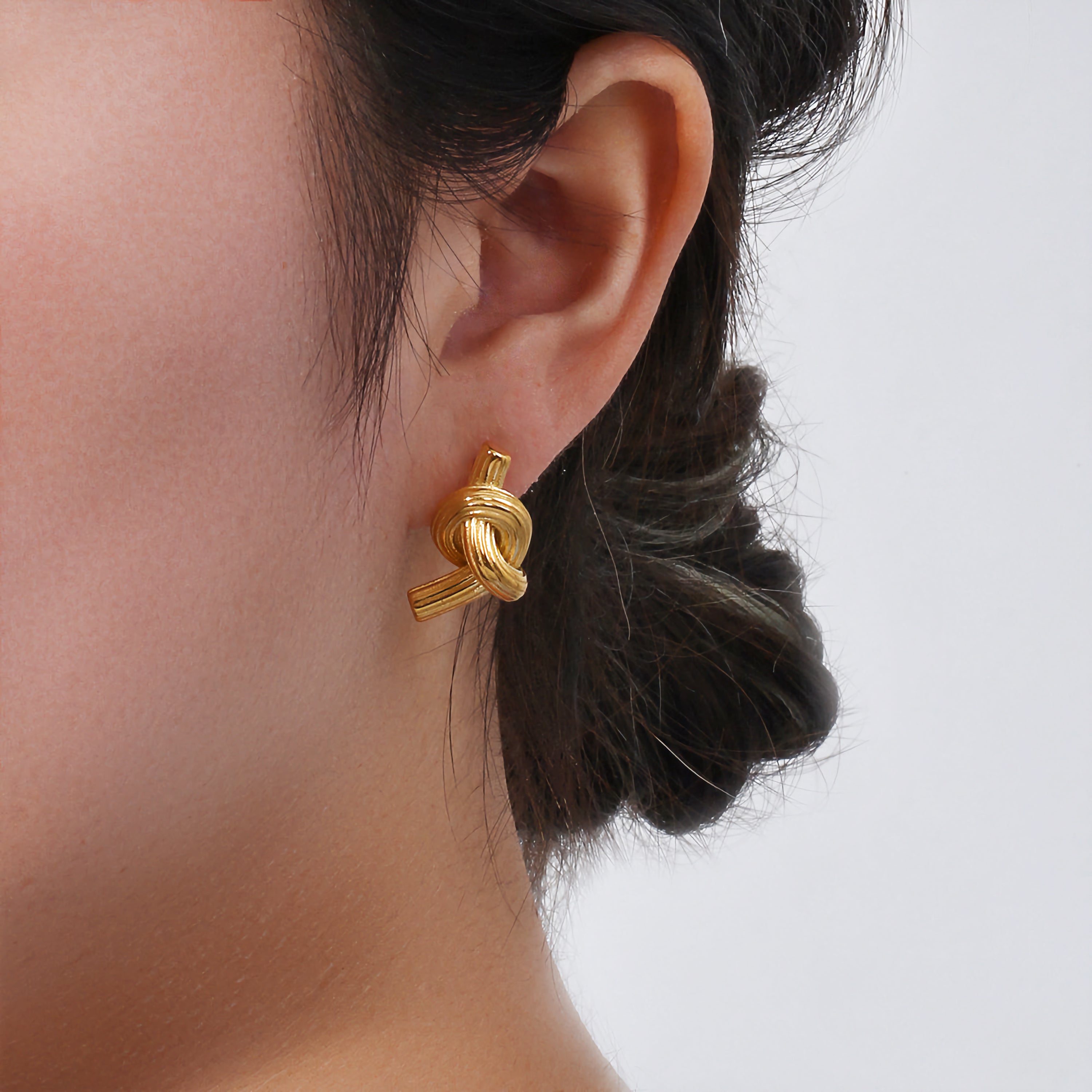 Pendientes de Nudo de Twine en Oro