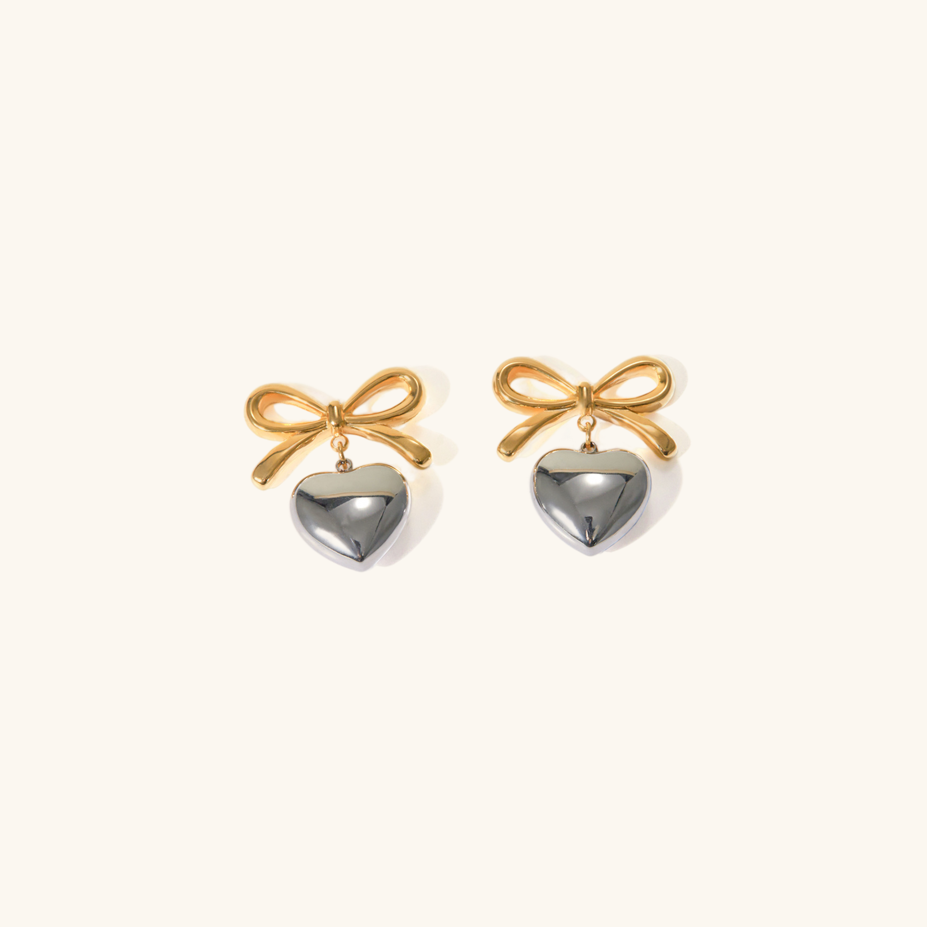 Vivienne Bow Heart Ohrringe
