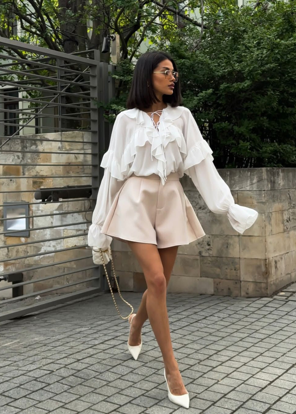Isara - Blusa de gasa con volantes y escote con cordones