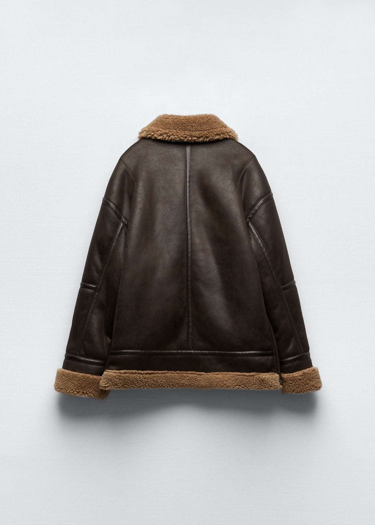 Chaqueta aviador con solapa y ribete de piel de cordero