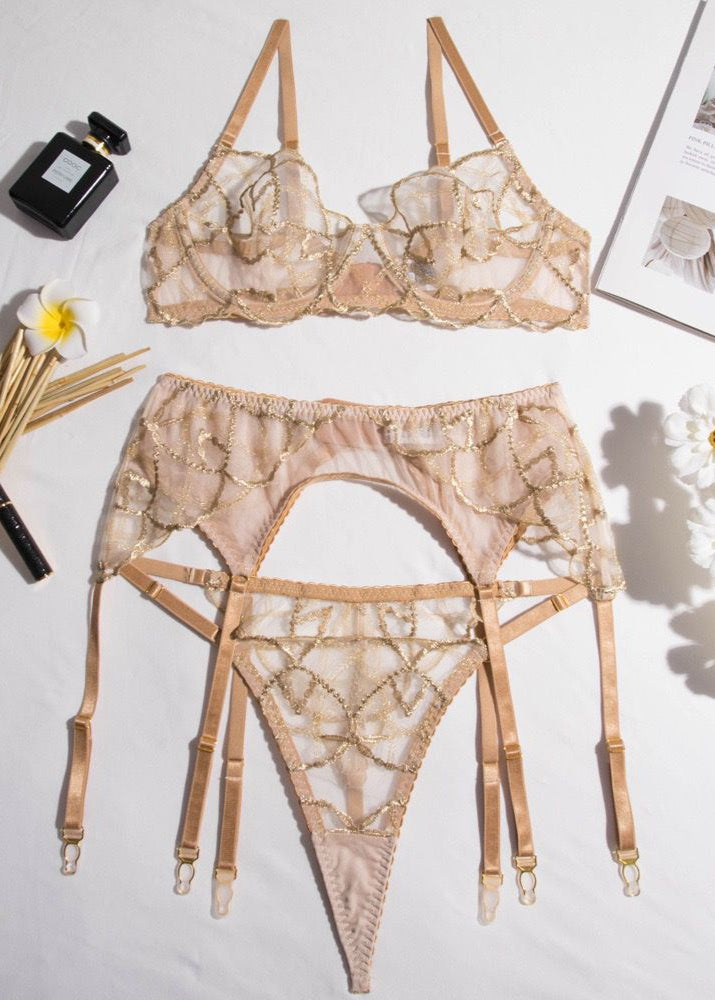 Conjunto de lencería de tres piezas Golden Lace – sujetador transparente, liguero y tanga