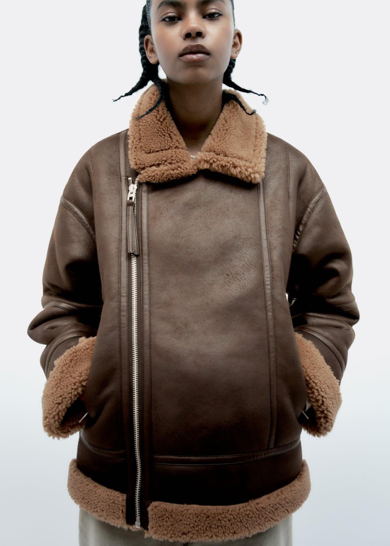 Chaqueta aviador con solapa y ribete de piel de cordero