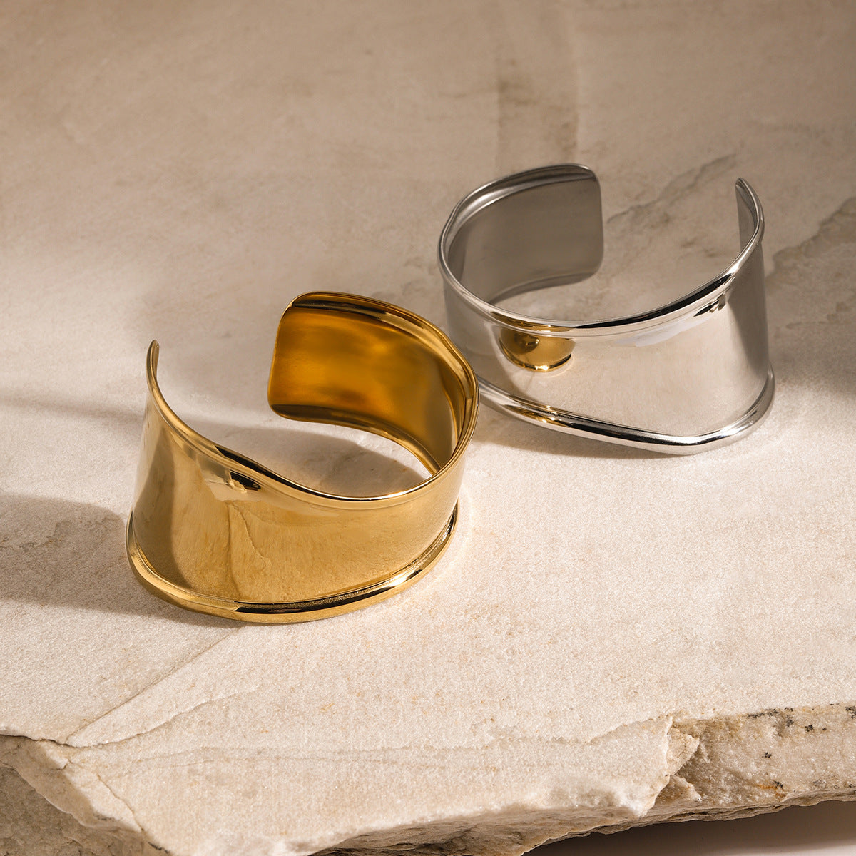 Gesculptureerde Charme Open Cuff Armband
