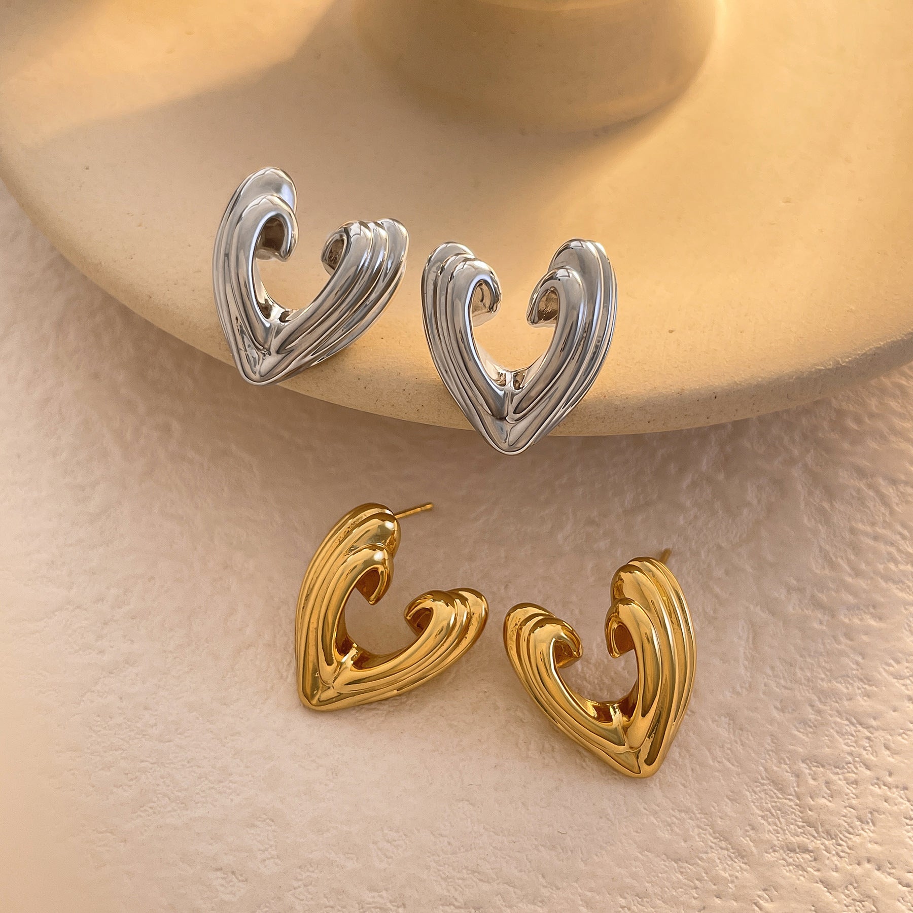 Boucles d'oreilles en forme de cœur sculpté