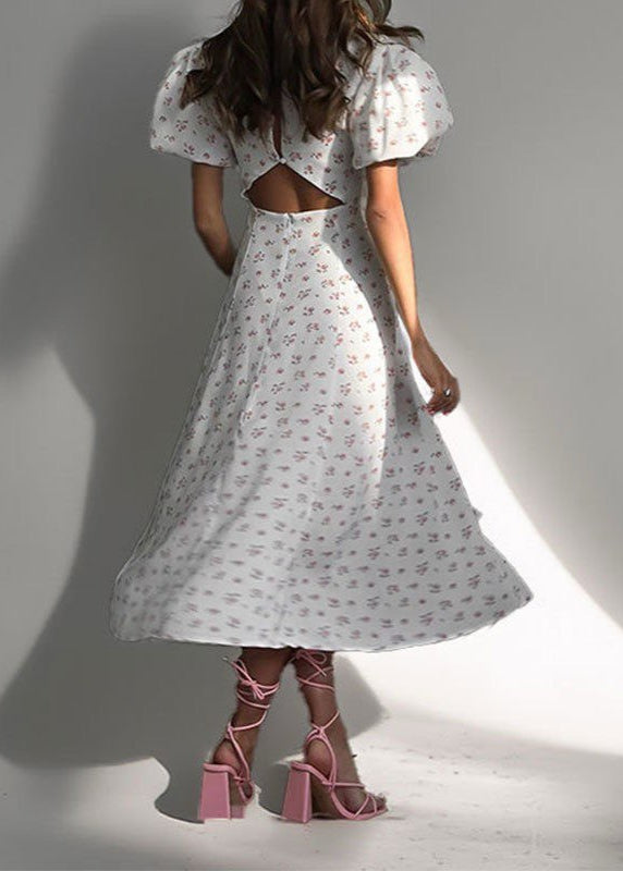 Vestido con mangas abullonadas y recortes en forma de pétalos de rubor