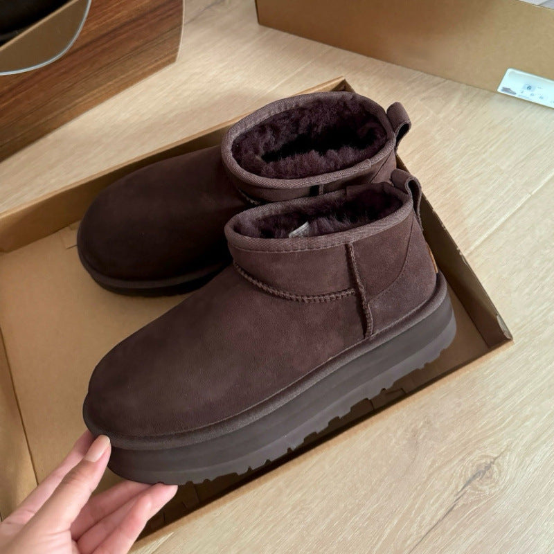 Winter boots with built-in fur on thick soles