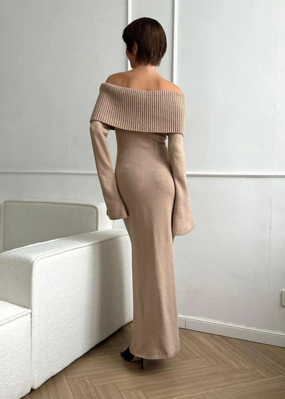 Robe longue en maille côtelée à épaules dénudées