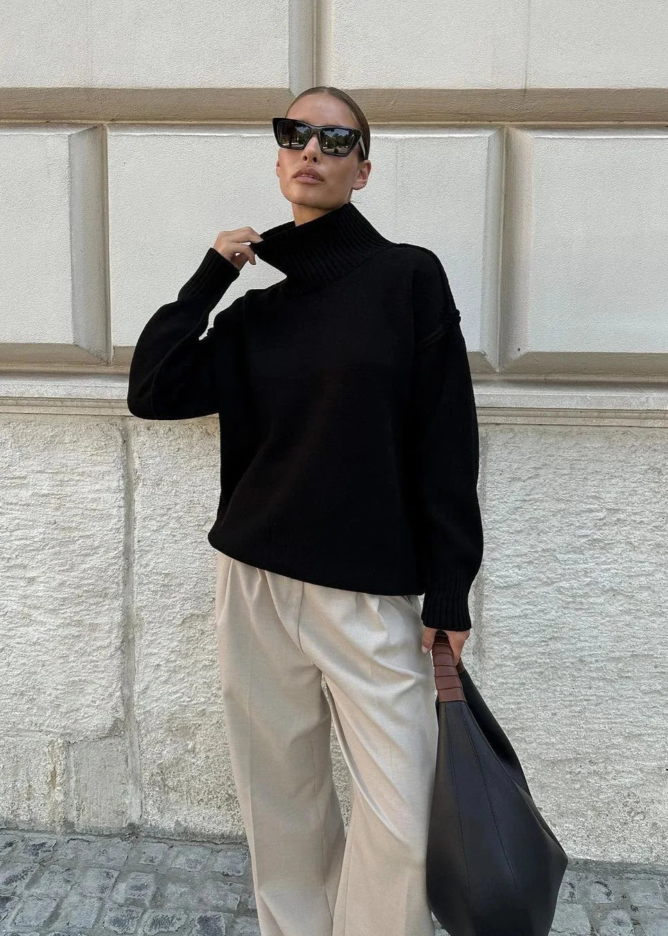 Modern Cozy Turtleneck Sweater - Timeless Comfort and Chic Design