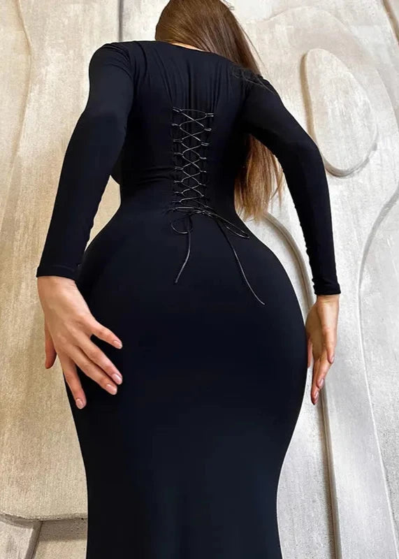 Robe noire slim à lacets et dos nu à manches longues