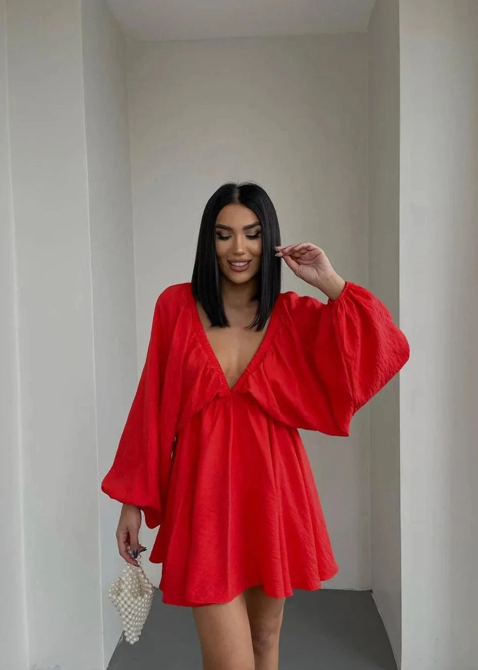 Robe élégante à manches lanternes et décolleté en V