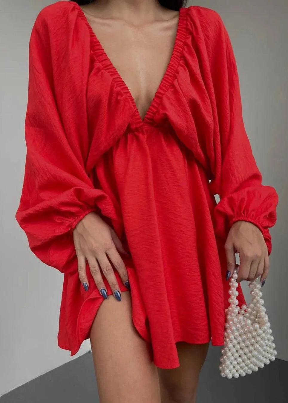 Robe élégante à manches lanternes et décolleté en V