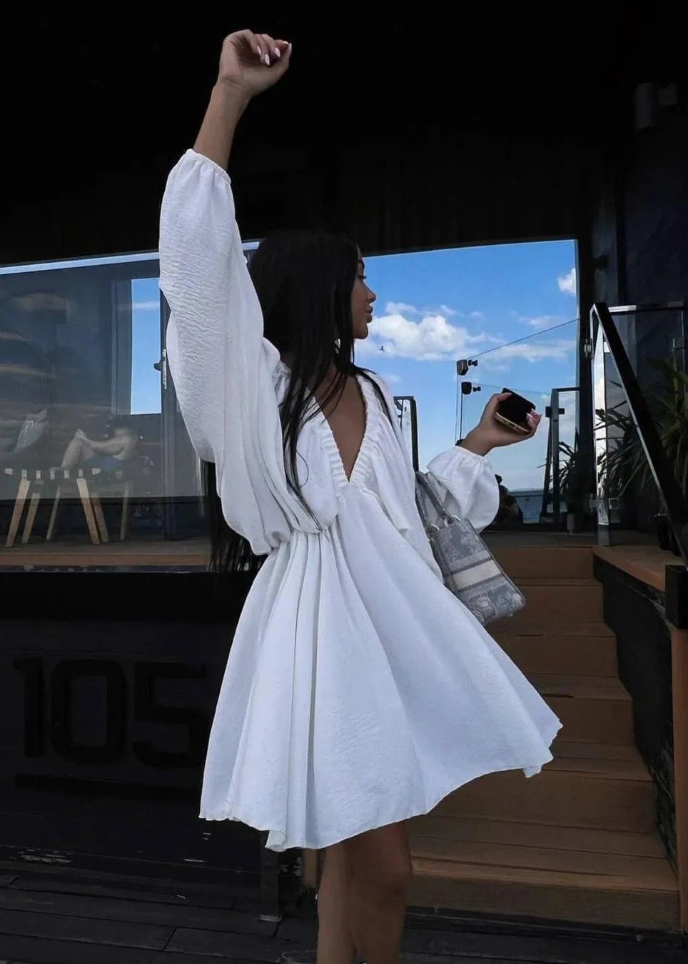 Robe élégante à manches lanternes et décolleté en V